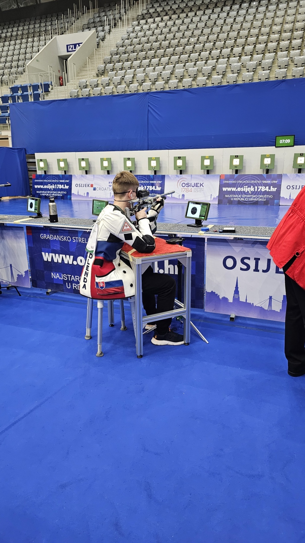 Vilkovi patrí bronz v stojačke, objatie s asistentom, veľká radosť